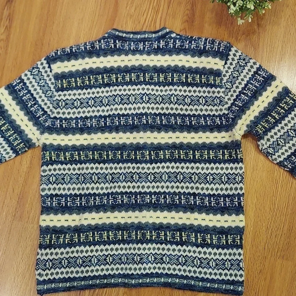 Christopher Banks button down top. Size M-L - Picture 5 of 5